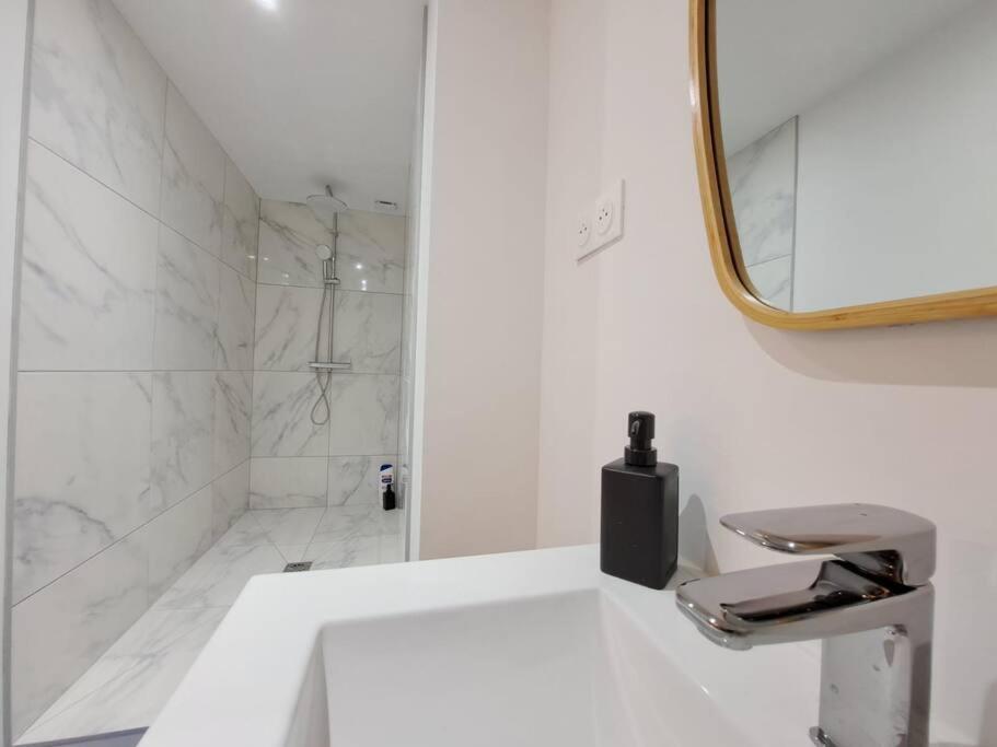 Mascate - Appartement Climatise En Hypercentre แร็งส์ ภายนอก รูปภาพ